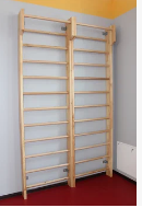 Стенка шведская 2400х800 боковина 110 с турником (массив.сосна)